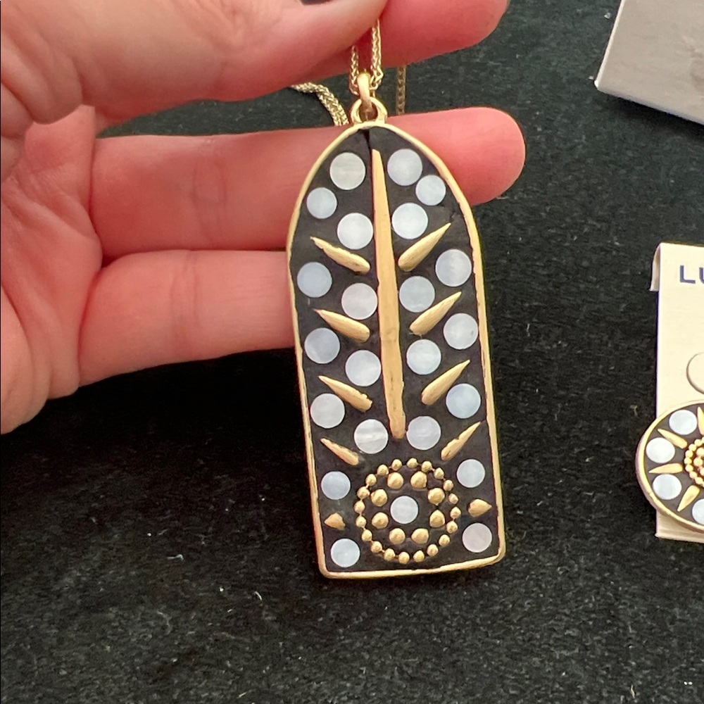 Lucky Brand Gold and White Pendant Necklace with Earrings - Picture 3 of 5